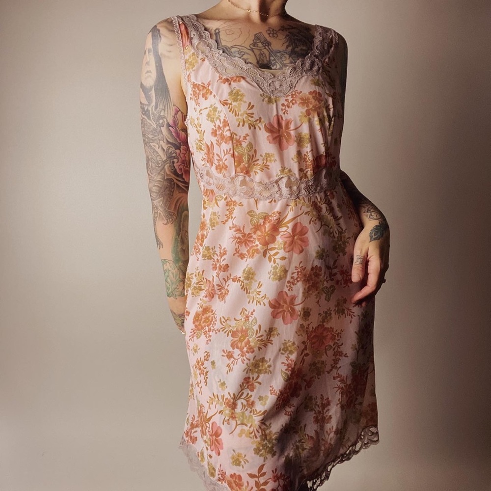 VINTAGE Pink Peach Floral Knee Length Sleeveless Night Gown Chemise Womens Small